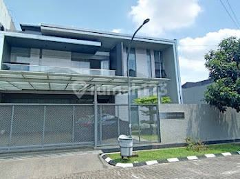 Semi-Furnished New House in Batununggal