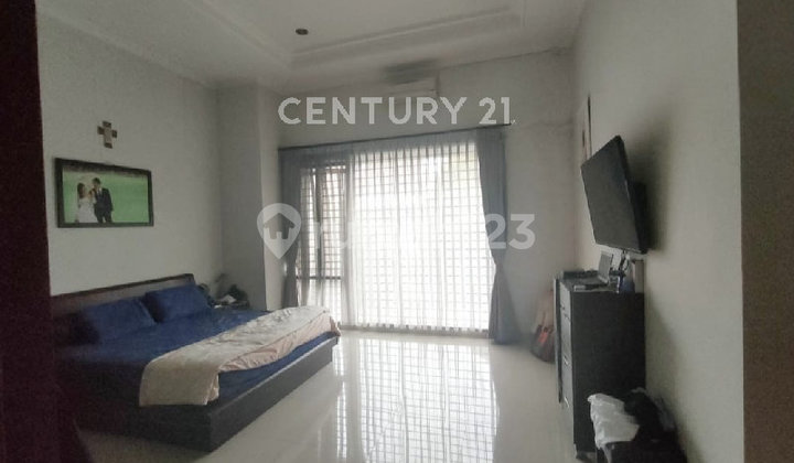 Batununggal Indah East-Facing Spacious Move-in Ready Main Road House 2