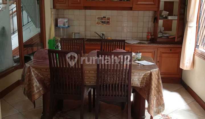 Luxury House on Cijagra Street Bandung