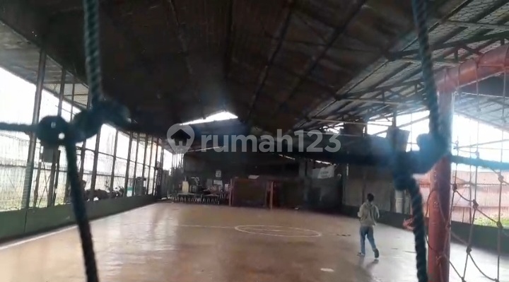 Gedung Serbaguna Cocok untuk Usaha Padel Gedung Serbaguna Cocok untuk Usaha Padel