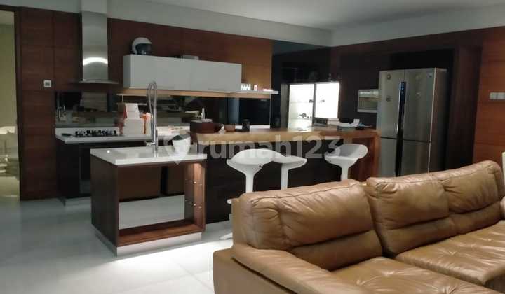 Spacious Main Road Fully Furnished House in Batununggal, Bandung 2