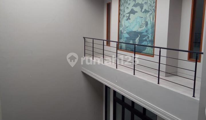 Ready-to-Use 2-Story East-Facing House in Batununggal, Bandung 2