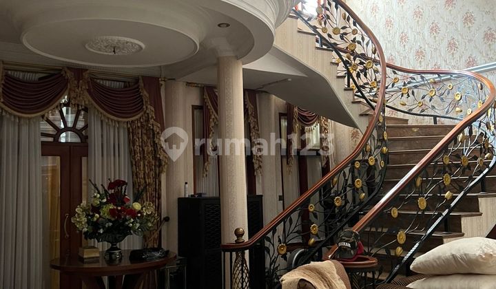 Rumah Mewah 3 Lantai di Cluster Elite Batununggal Bandung