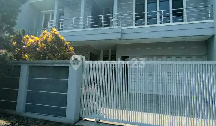 Rumah Mewah Luas Siap Huni di Singgasana Mekar Wangi Dekat Tol