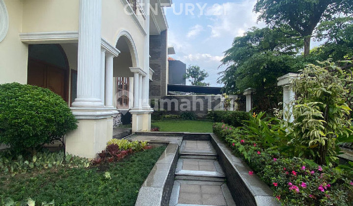 Well-Maintained Classic 2-Story House in Batununggal Indah