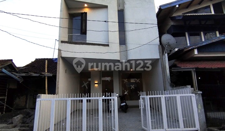 Rumah Baru 2 Lantai Siap Huni di Sayap Buah Batu Bandung