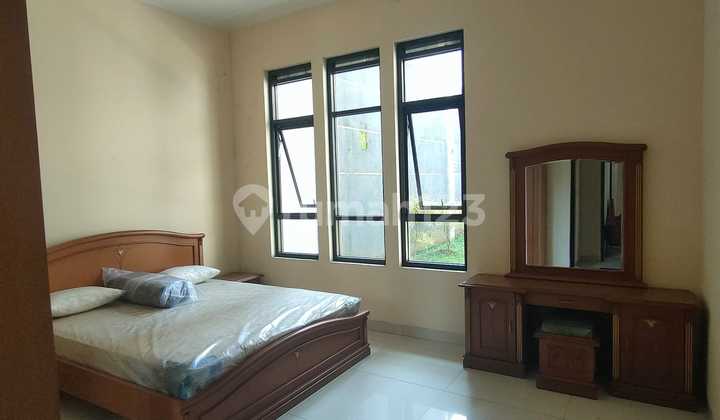Spacious Luxury House Ready to Occupy in Singgasana Mekar Wangi Near Toll Road 2