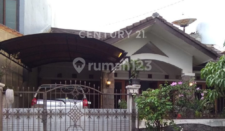 House for Quick Sale Within Cluster in Batununggal 2