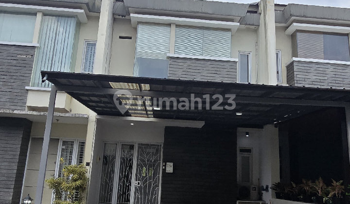 Rumah Minimalis 2 Lantai Hadap Timur di Setraduta Bandung Rumah Minimalis 2 Lantai Hadap Timur di Setraduta Bandung