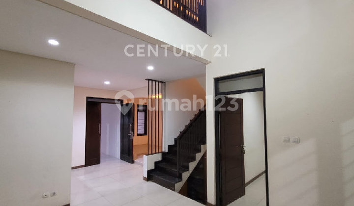 Rumah 2 Lantai Hadap Timur Siap Huni di Batununggal Bandung 1