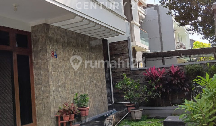 Elite House Still in Good Condition, Well-Maintained in Batununggal, Bandung.