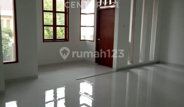 Rumah Idaman Mewah Hadap Timur 2 Lantai di Batununggal Bandung