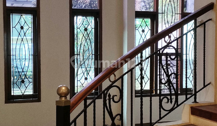 Rumah Luas Terawat 2 LT di Cluster Elite Batununggal