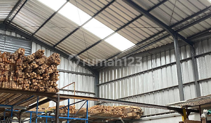 Warehouse Plus Shop with Office in Batununggal