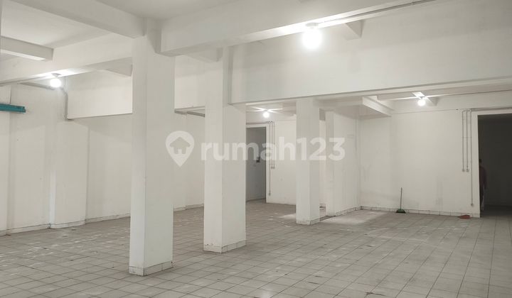 Strategic 4-Storey Ready-to-Use Commercial Building in Sudirman, Bandung Strategic 4-Storey Ready-to-Use Commercial Building in Sudirman, Bandung