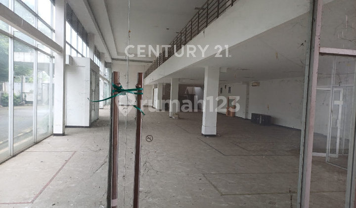 Gudang Ex Showroom Sangat Luas di Sayap Soekarno-Hatta Bandung