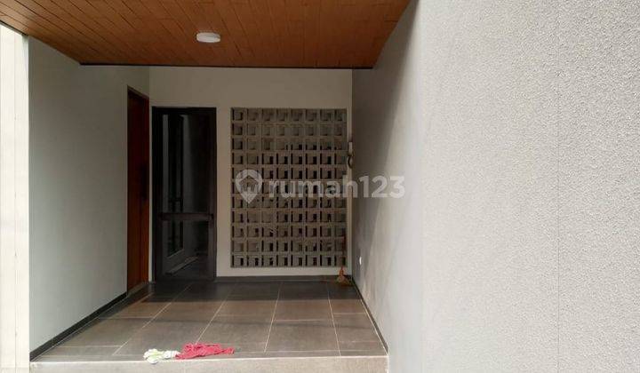 Rumah 2 Lantai Bagus Unfurnished di Batununggal, Bandung 1