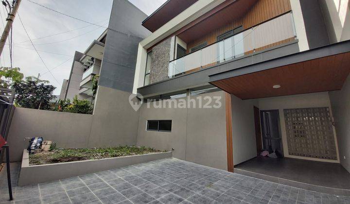 Rumah 2 Lantai Bagus Unfurnished HGB di Batununggal, Bandung 1