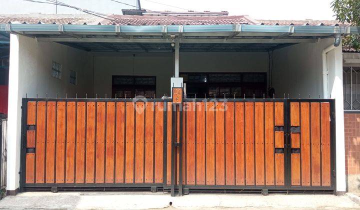 Rumah Minimalis Terawat di Taman Kopo Indah 1