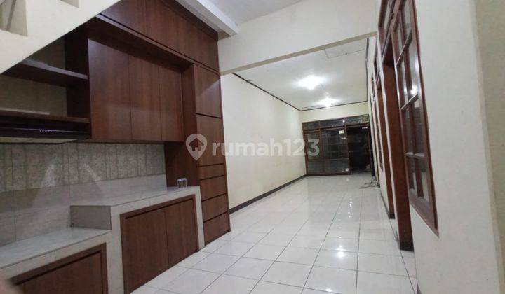 Rumah Minimalis Terawat di Taman Kopo Indah 2