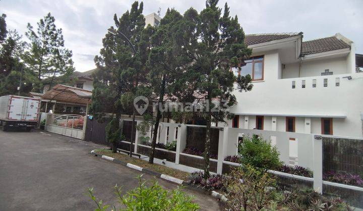 Rumah Bagus 2 lantai di Taman Lingkar Selatan hadap Barat SHM 1