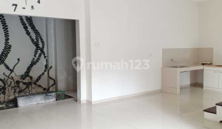 Minimalist 2-Storey House Sukahaji Sayap Sutami Bandung