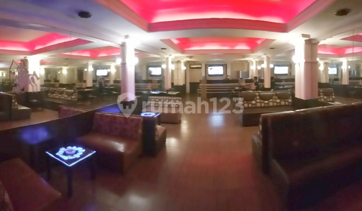 Lokasi Strategis dalam kompleks Setra Sari Mall 1