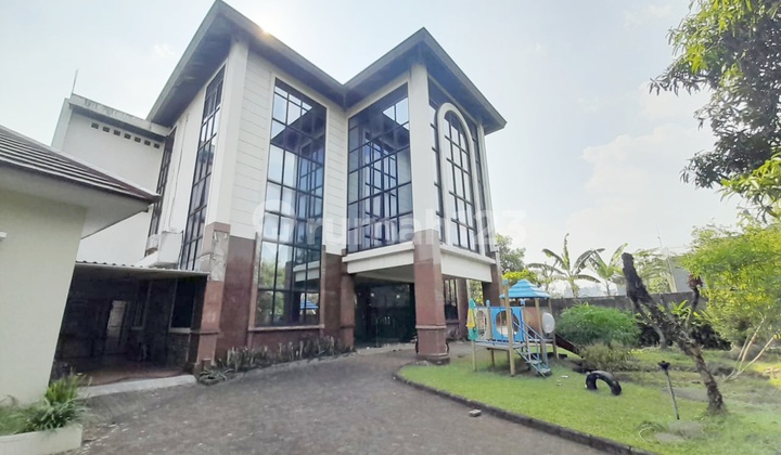 Gedung 3 LT di Kompleks Perumahan Elite Setraduta Bandung Utara