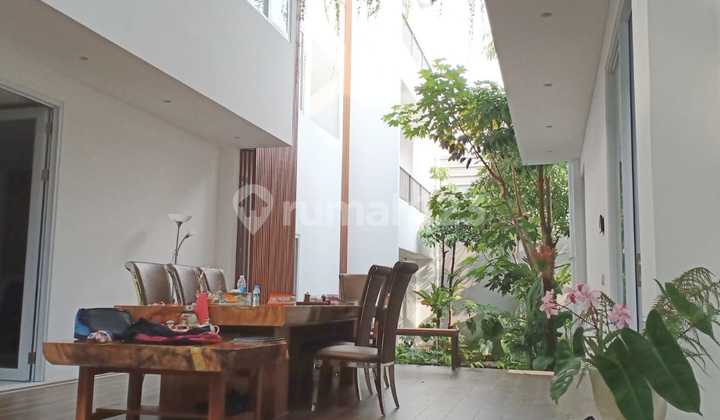 Rumah Bagus Semi Furnished Setra Sari, Bandung