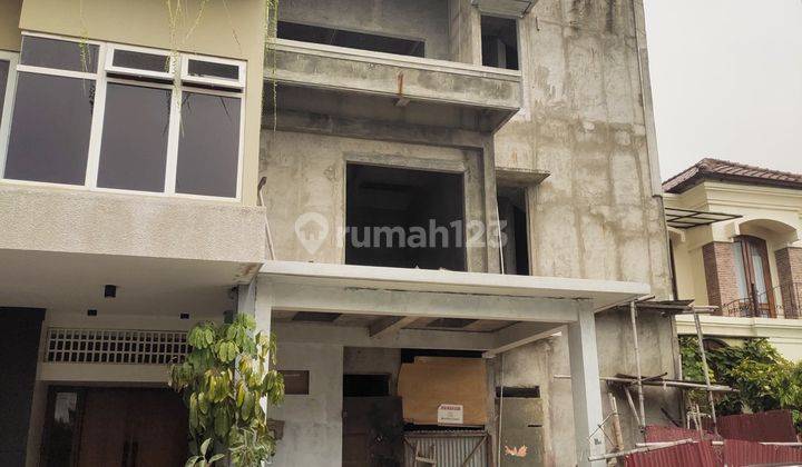 Rumah 3 Lantai di Perumahan Permata Mediterania Cluster Diamond 2