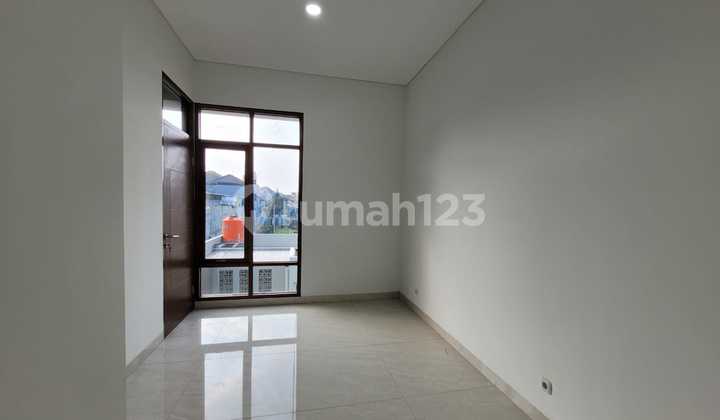 Minimalis Brand New Home At Singgasana 2