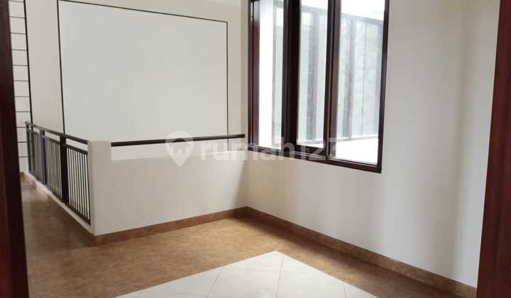 Rumah 2 Lantai di Taman Kopo Indah 1 2