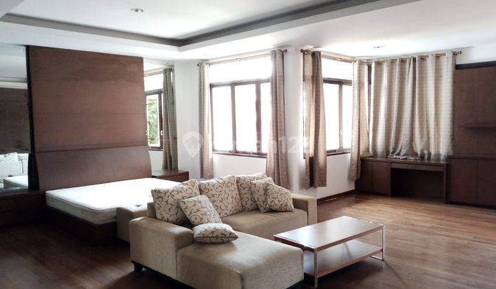 Rumah 3 Lantai Bagus di Setra Sari, Bandung 1