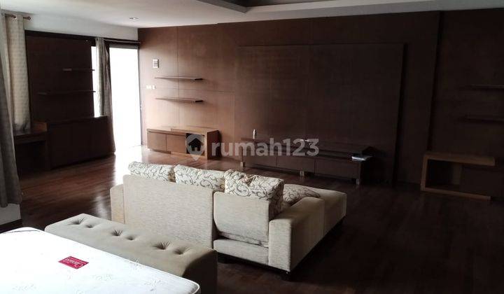 Rumah 3 Lantai Bagus di Setra Sari, Bandung 4