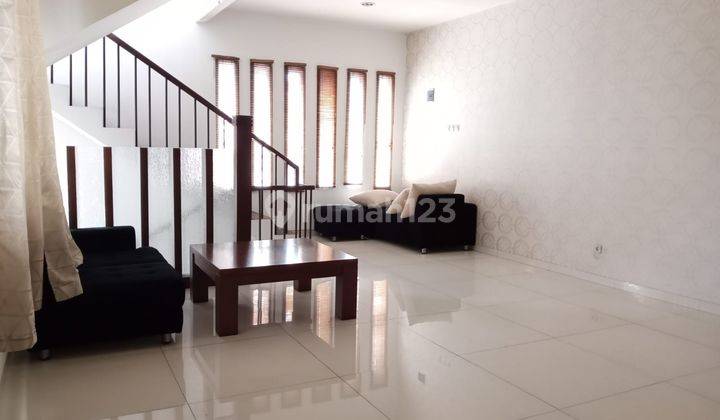Rumah 3 Lantai Bagus di Setra Sari, Bandung 7