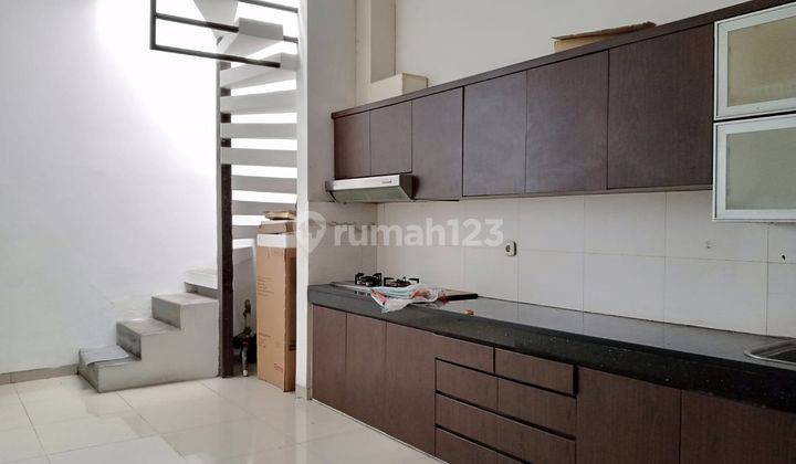 Rumah 3 Lantai Bagus di Setra Sari, Bandung 13