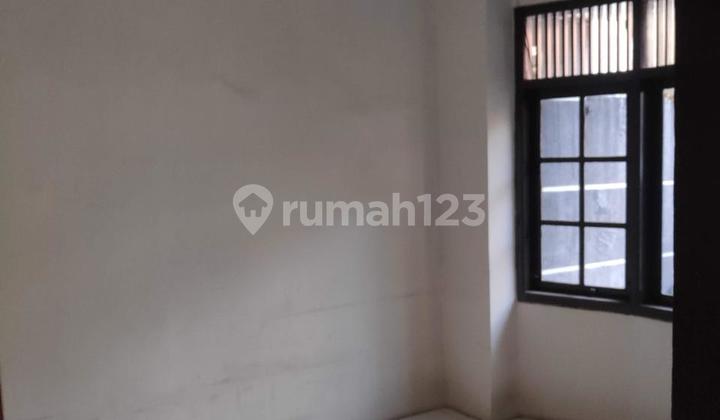 Rumah 2 Lantai di Taman Kopo Indah 2
