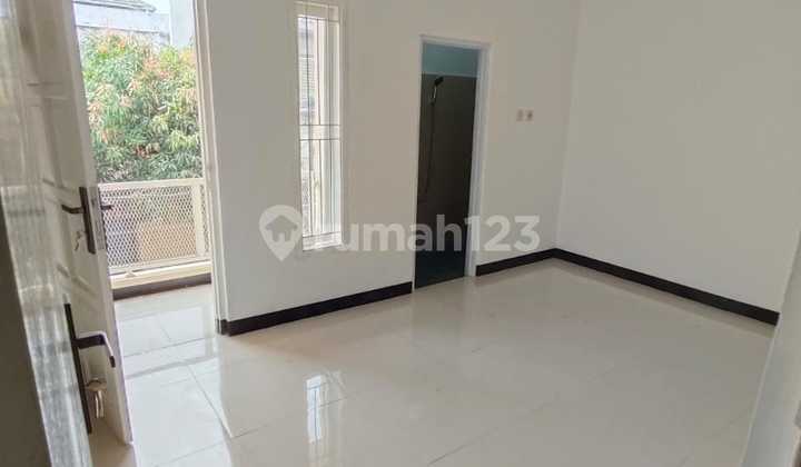 Turun Harga! 2 Unit Rumah Bagus Taman Kopo Indah 1, Bandung Turun Harga! 2 Unit Rumah Bagus Taman Kopo Indah 1, Bandung