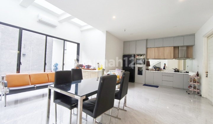 Jual Runah Baru Renovasi Lt.180m2, Lb.200m2 Sutera Feronia, Alam Sutera