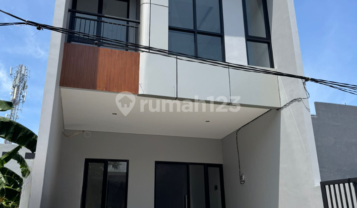 Minimalist House in Pradah Permai Surabaya Facing South