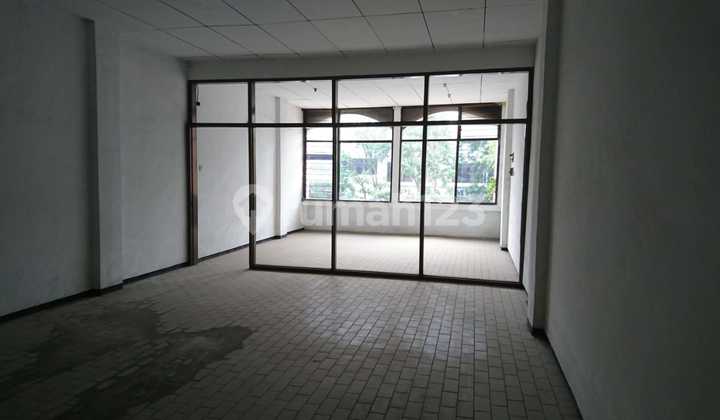 Strategic Ambengan Shop House, Surabaya - 3.5 Floors! 2