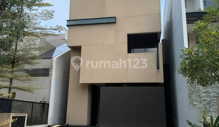 Rumah Pakuwon Indah, Baru Gress Bangunan 3 Lantai Full Furnish Rumah Pakuwon Indah, Baru Gress Bangunan 3 Lantai Full Furnish