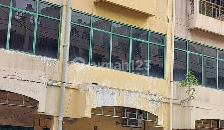 Pengampon Square Shop House, 3.5 Floors Building