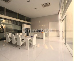 Luxurious and grand house in the premium area of Citraland Surabaya! Golf Strait Block K 2