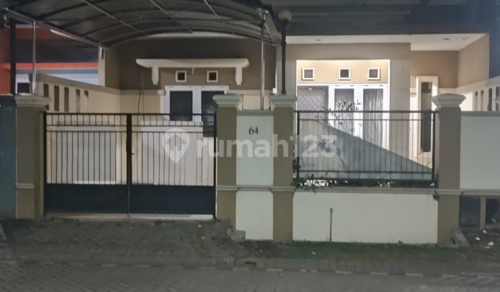 Disewakan rumah Graha tirta Waru depan taman harga murah