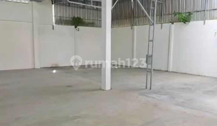Strategic Warehouse for Rent in Blitar Area, Suitable for Business, Storage, or Distribution.
