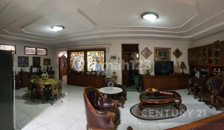Rumah Dijual Nyaman Asri Lokasi Strategis DiTebet Jakarta Selatan 2