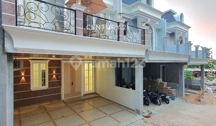 Excusive Townhouse Premium With Balcony Di Jagakarsa