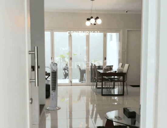 Dijual Rumah Siap Huni Bagus Depan Taman Di Emerald Bintaro  2