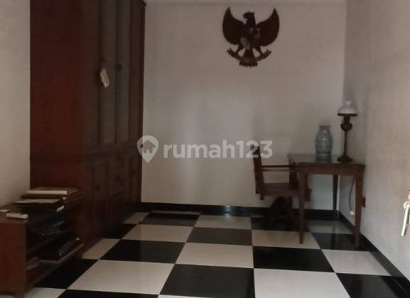 Rumah cantik, siap huni & asri di Emerald Bintaro 1